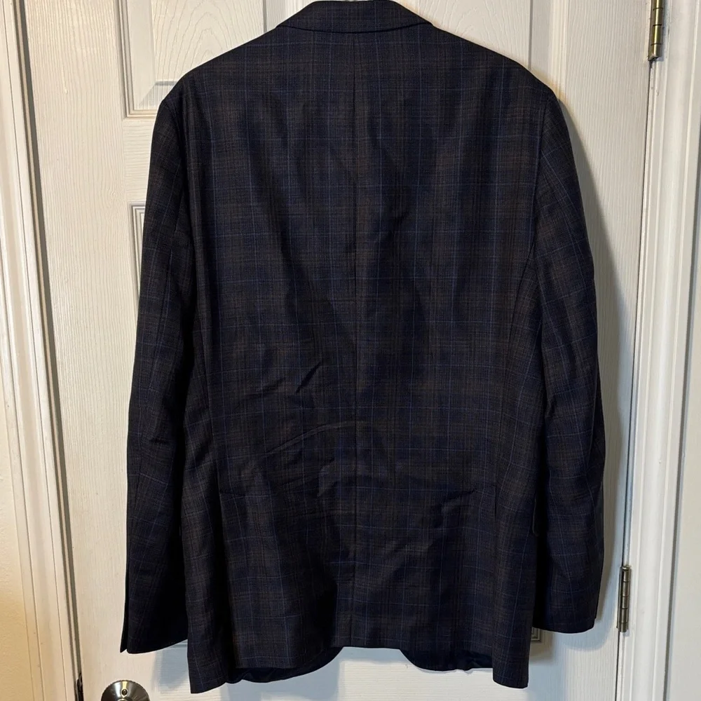 Size 44 Tall Peter Millar checkered sport coat. Excellent condition.